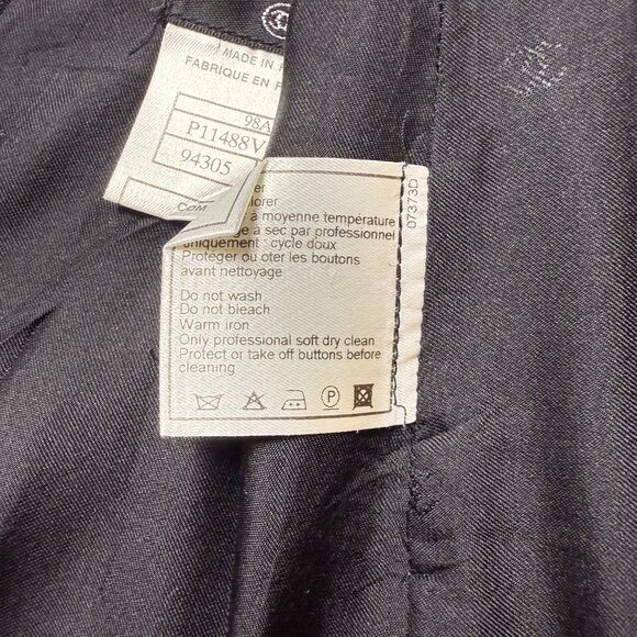 Chanel | FR44, US 8-10 | Vintage '98 Autumn Black Wool Skirt w/ Logo Silk Lining - Picture 9 of 9